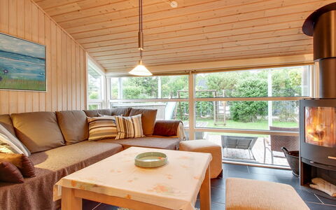 Albertina - 200M from the Sea: Dak, Huis, Huis, Verblijf, Deur, Siding, Dek, Veranda, Plank, Hardwood