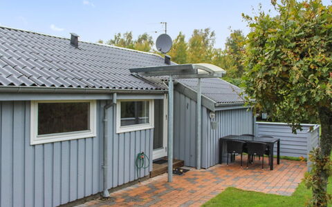 Albertina - 200M from the Sea: Dak, Huis, Huis, Verblijf, Deur, Siding, Dek, Veranda, Plank, Hardwood