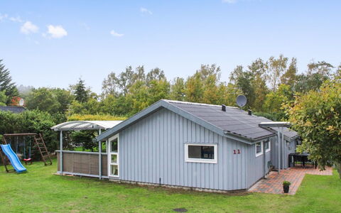 Albertina - 200M from the Sea: Dak, Huis, Huis, Verblijf, Deur, Siding, Dek, Veranda, Plank, Hardwood