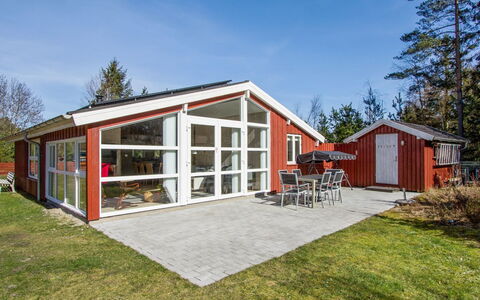 Alisia - 400M from the Sea: Dak, Huis, Huis, Verblijf, Siding, Landgoed, Oprit, Garden Gebouwen, Werf, Schuur