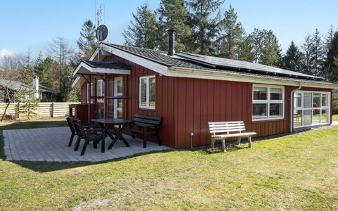 Alisia - 400M from the Sea: Dak, Huis, Huis, Verblijf, Siding, Landgoed, Oprit, Garden Gebouwen, Werf, Schuur