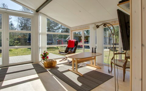 Alisia - 400M from the Sea: Dak, Huis, Huis, Verblijf, Siding, Landgoed, Oprit, Garden Gebouwen, Werf, Schuur
