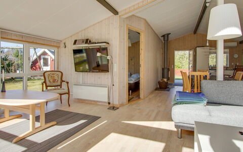 Alisia - 400M from the Sea: Dak, Huis, Huis, Verblijf, Siding, Landgoed, Oprit, Garden Gebouwen, Werf, Schuur