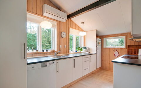 Alisia - 400M from the Sea: Dak, Huis, Huis, Verblijf, Siding, Landgoed, Oprit, Garden Gebouwen, Werf, Schuur