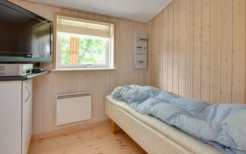 Alisia - 400M from the Sea: Dak, Huis, Huis, Verblijf, Siding, Landgoed, Oprit, Garden Gebouwen, Werf, Schuur