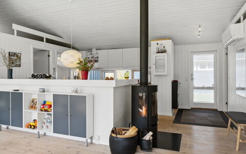 Aleia - 1.6Km from the Sea: Flooring, Interieur Ontwerp, Verdieping, Plafond, Meubilair, Cabinetry, Houten Vloer, Keuken, Kamer, Huishoudapparatuur