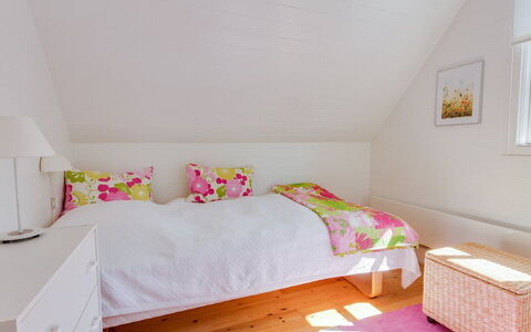 Enya - 600M from the Sea: Bed, Slaapkamer, Interieur Ontwerp, Meubilair, Bedding, Laken, Verdieping, Flooring, Hout, Linens
