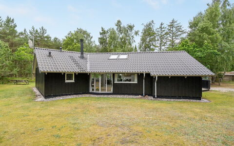 Selver - 250M from the Sea: Dak, Huis, Huis, Verblijf, Siding, Landgoed, Oprit, Garden Gebouwen, Werf, Schuur