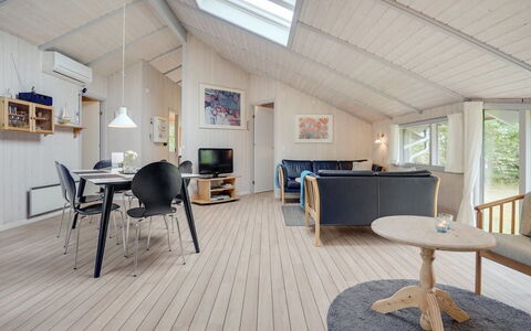 Selver - 250M from the Sea: Dak, Huis, Huis, Verblijf, Siding, Landgoed, Oprit, Garden Gebouwen, Werf, Schuur