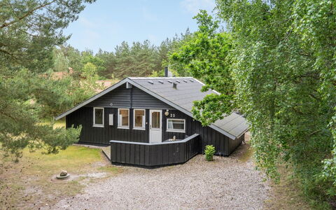 Selver - 250M from the Sea: Dak, Huis, Huis, Verblijf, Siding, Landgoed, Oprit, Garden Gebouwen, Werf, Schuur