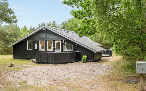 Selver - 250M from the Sea: Dak, Huis, Huis, Verblijf, Siding, Landgoed, Oprit, Garden Gebouwen, Werf, Schuur