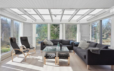 Tarja - 150M from the Sea: Hout, Interieur Ontwerp, Plafond, Meubilair, Verdieping, Flooring, Woonkamer, Bankstel, Houten Vloer, Stoel