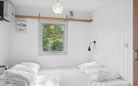 Tarja - 150M from the Sea: Hout, Interieur Ontwerp, Slaapkamer, Flooring, Verdieping, Plafond, Bed, Verlichting, Kamer, Huis