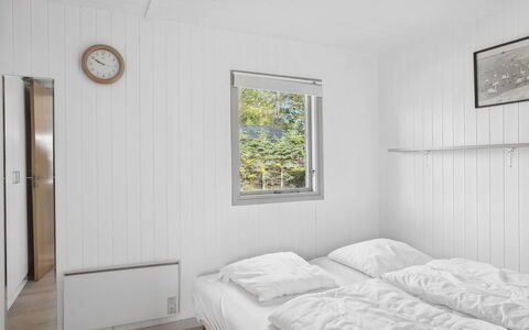 Tarja - 150M from the Sea: Muur, Hout, Verdieping, Flooring, Slaapkamer, Huis, Plafond, Deur, Bed, Plank