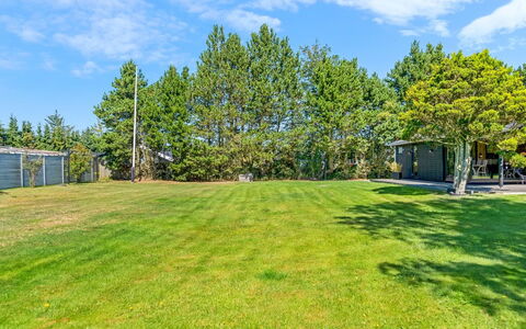 Litle - 600M from the Sea: Blauw, Struik, Plain, Land Lot, Gazon, Tuin, Schaduw, Weide, Landscaping