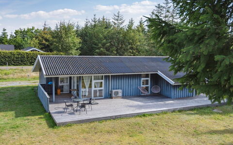 Antoinette - 500M from the Sea: Huis, Huis, Woongebied, Dak, Verblijf, Land Lot, Landgoed, Werf, Tuin, Siding