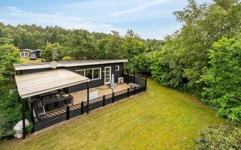 Raya - 250M from the Sea: Huis, Verblijf, Veranda, Landgoed, Werf, Hek, Garden Gebouwen, Siding, Boerderij, Backyard