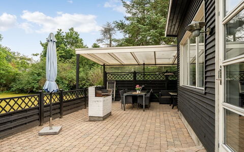 Raya - 250M from the Sea: Hout, Veranda, Meubilair, Dek, Verdieping, Buitenmeubels, Schaduw, Buitentafel, Outdoor Structuur, Hardwood