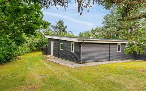 Raya - 250M from the Sea: Struik, Huis, Verblijf, Huis, Land Lot, Siding, Garden Gebouwen, Tuin, Schuur, Landgoed