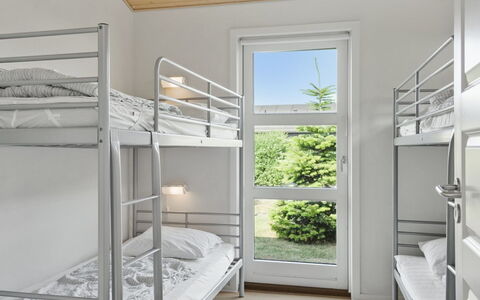 Bertram - 1.9Km from the Sea: Stapelbed, Verdieping, Slaapzaal, Herberg, Hardwood, Beits, Bed, Slaapkamer, Bed Frame, Bedding