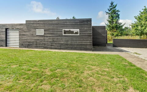 Edda - 400M from the Sea: Dak, Huis, Land Lot, Huis, Verblijf, Landgoed, Garden Gebouwen, Schaduw, Blokhut, Landscaping