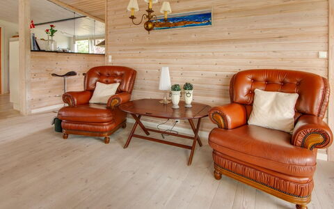 Svend - 1.5Km from the Sea: Meubilair, Flooring, Hout, Interieur Ontwerp, Verdieping, Houten Vloer, Kamer, Plafond, Huis, Woonkamer