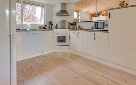 Svend - 1.5Km from the Sea: Hout, Flooring, Plafond, Interieur Ontwerp, Verdieping, Kamer, Huis, Houten Vloer, Keuken, Beits