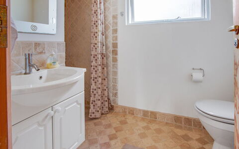 Svend - 1.5Km from the Sea: Badkamer, Wastafel In De Badkamer, Loodgieterswerkinrichting, Flooring, Verdieping, Muur, Toilet, Wc Bril, Wastafel, Interieur Ontwerp