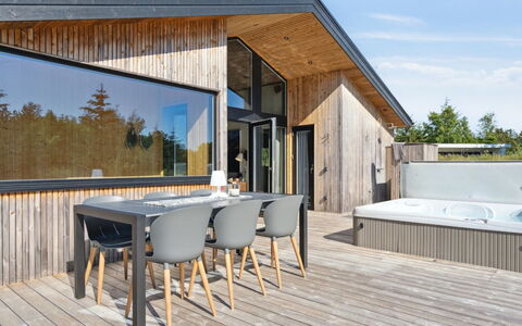 Anderson - from the Sea: Dak, Huis, Huis, Verblijf, Siding, Landgoed, Oprit, Garden Gebouwen, Werf, Schuur