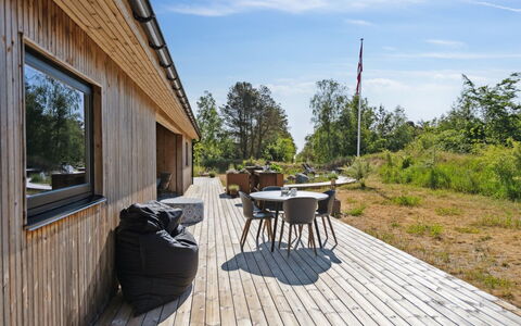 Anderson - from the Sea: Dak, Huis, Huis, Verblijf, Siding, Landgoed, Oprit, Garden Gebouwen, Werf, Schuur