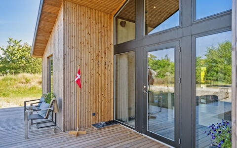 Anderson - from the Sea: Dak, Huis, Huis, Verblijf, Siding, Landgoed, Oprit, Garden Gebouwen, Werf, Schuur