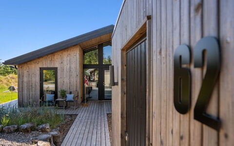 Anderson - from the Sea: Dak, Huis, Huis, Verblijf, Siding, Landgoed, Oprit, Garden Gebouwen, Werf, Schuur
