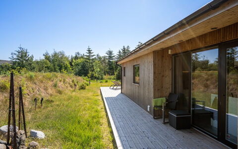 Anderson - from the Sea: Dak, Huis, Huis, Verblijf, Siding, Landgoed, Oprit, Garden Gebouwen, Werf, Schuur