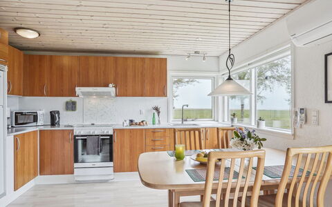 Rayla - 150M from the Sea: Interieur Ontwerp, Flooring, Meubilair, Hout, Plafond, Verdieping, Keuken, Lichte Inrichting, Countertop, Houten Vloer