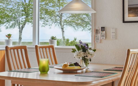 Rayla - 150M from the Sea: Meubilair, Hout, Flooring, Interieur Ontwerp, Verdieping, Tafel, Lichte Inrichting, Plafond, Eetkamer, Keuken En Eettafel
