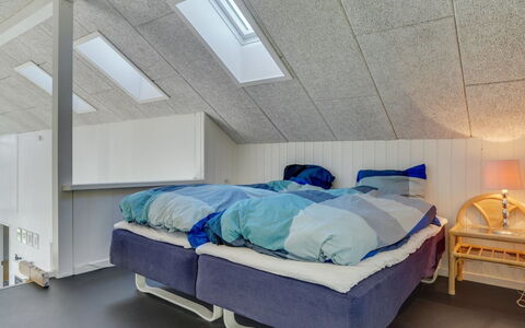 Berta - 300M from the Sea: Plafond, Slaapkamer, Interieur Ontwerp, Meubilair, Verdieping, Flooring, Bed, Kamer, Bedding, Laken