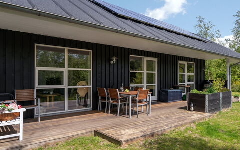 Berta - 300M from the Sea: Gras, Hout, Dak, Huis, Huis, Verblijf, Siding, Veranda, Land Lot, Boerderij
