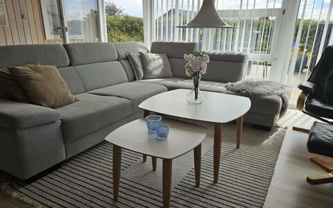Raadengaard - 400M from the Sea: Meubilair, Interieur Ontwerp, Verdieping, Flooring, Huis, Woonkamer, Houten Vloer, Huishoudapparatuur, Kamerplant