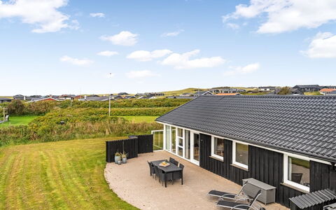 Raadengaard - 400M from the Sea: Zwembad, Buitenmeubels, Meubilair, Toevlucht, Flagstone, Eco Hotel, Schaduw, Stoel, Vrije Tijd, Landgoed