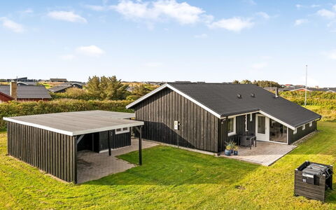 Raadengaard - 400M from the Sea: Zwembad, Buitenmeubels, Meubilair, Toevlucht, Flagstone, Eco Hotel, Schaduw, Stoel, Vrije Tijd, Landgoed