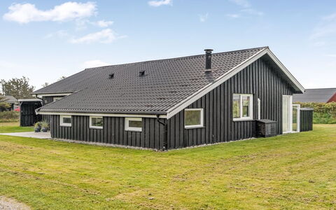 Raadengaard - 400M from the Sea: Zwembad, Buitenmeubels, Meubilair, Toevlucht, Flagstone, Eco Hotel, Schaduw, Stoel, Vrije Tijd, Landgoed