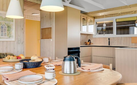 Aatu - 360M from the Sea: Interieur Ontwerp, Meubilair, Hout, Plafond, Flooring, Keuken, Verlichting, Verdieping, Lichte Inrichting, Countertop