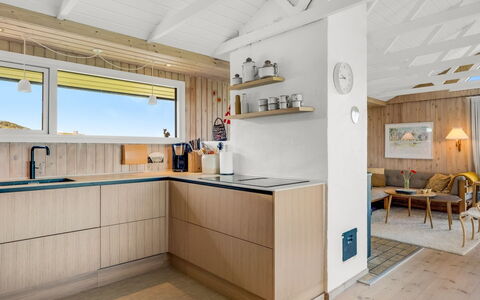 Aatu - 360M from the Sea: Keuken, Interieur Ontwerp, Hout, Countertop, Flooring, Verdieping, Plafond, Cabinetry, Meubilair, Huis