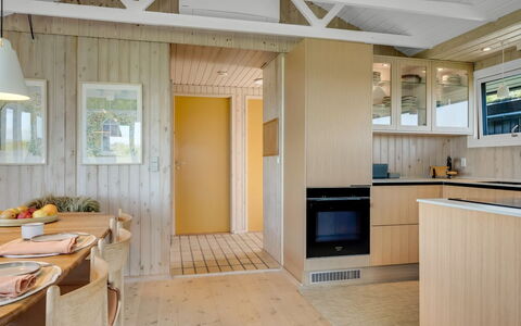 Aatu - 360M from the Sea: Flooring, Hout, Interieur Ontwerp, Verdieping, Plafond, Keuken, Meubilair, Countertop, Kamer, Huis