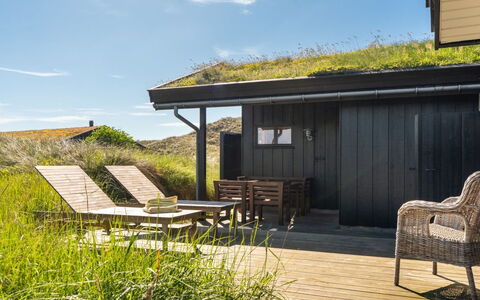 Aatu - 360M from the Sea: Dak, Huis, Huis, Verblijf, Siding, Landgoed, Oprit, Garden Gebouwen, Werf, Schuur
