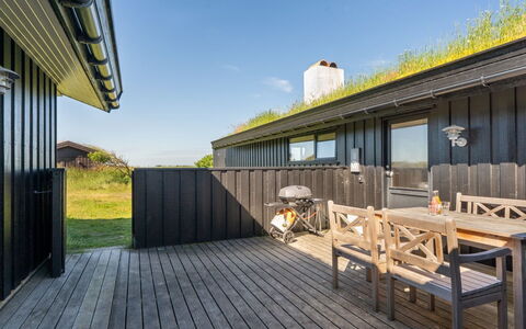 Aatu - 360M from the Sea: Dak, Huis, Huis, Verblijf, Siding, Landgoed, Oprit, Garden Gebouwen, Werf, Schuur