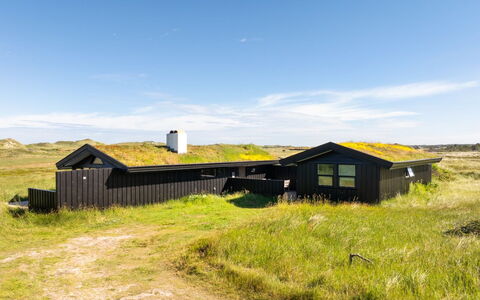 Aatu - 360M from the Sea: Dak, Huis, Huis, Verblijf, Siding, Landgoed, Oprit, Garden Gebouwen, Werf, Schuur