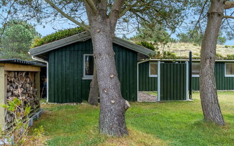 Birghir - 1.5Km from the Sea: Hout, Dak, Huis, Verblijf, Deur, Huis, Siding, Land Lot, Garden Gebouwen, Schuur