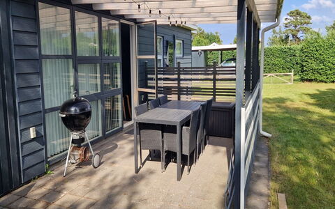 Guthrik - 900M from the Sea: Meubilair, Hout, Buitenmeubels, Buitentafel, Schaduw, Veranda, Stoel, Outdoor Structuur, Hardwood, Beits