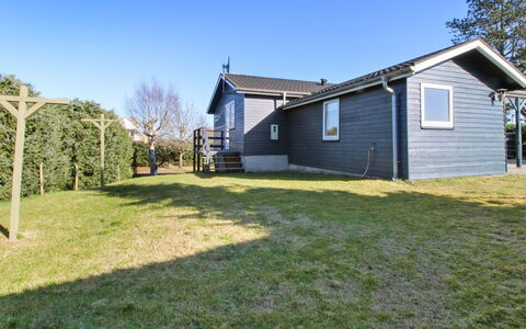 Shaya - 340M from the Sea: Huis, Huis, Struik, Verblijf, Dak, Deur, Gazon, Siding, Tuin, Werf